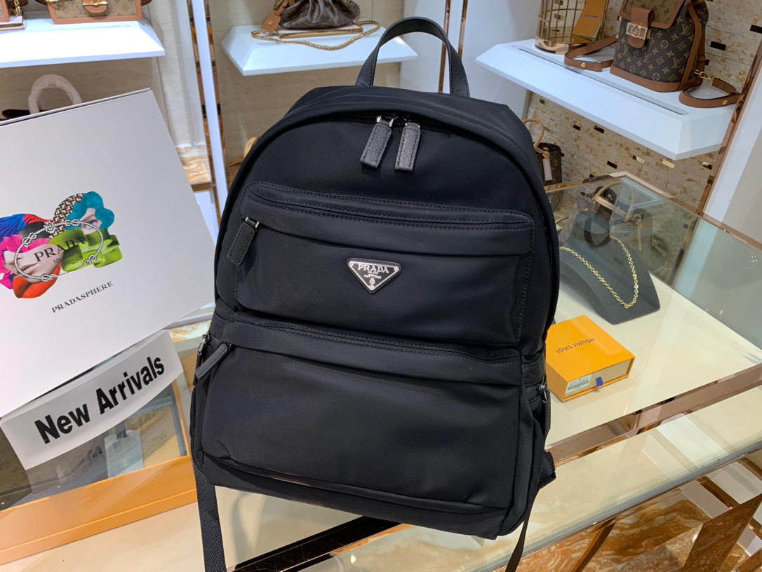 프라다 백팩