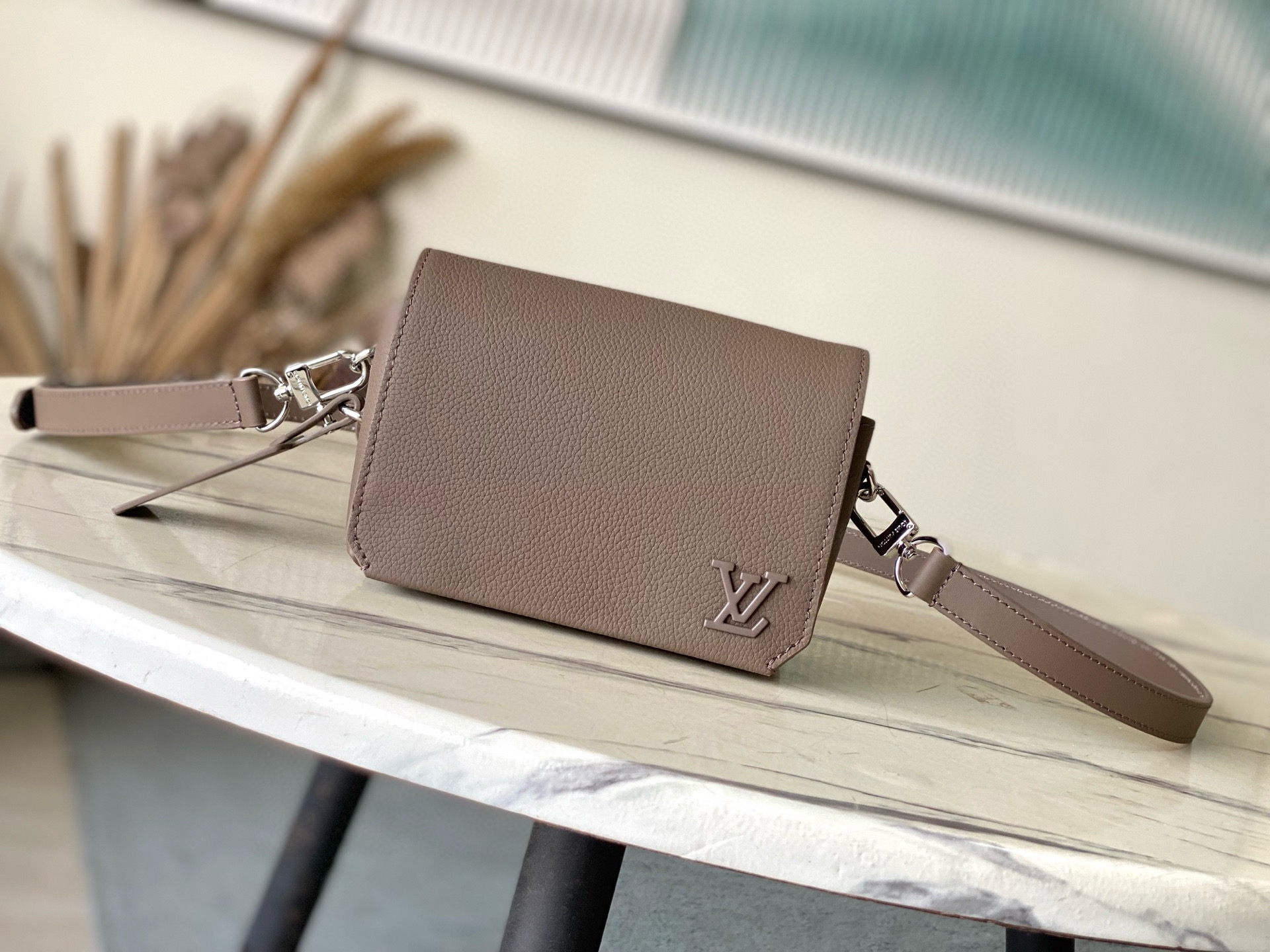 루이비통 M11484 남자가방