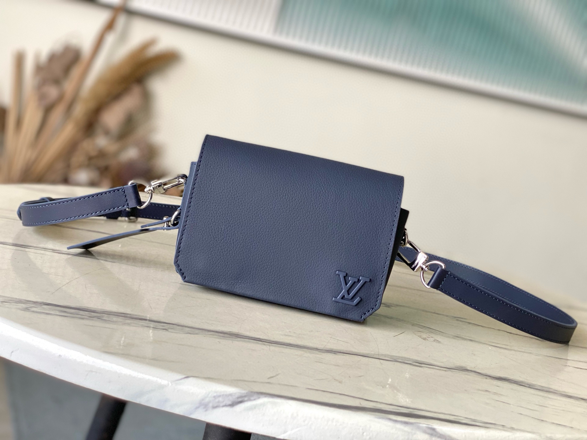 루이비통 M11483 남자가방