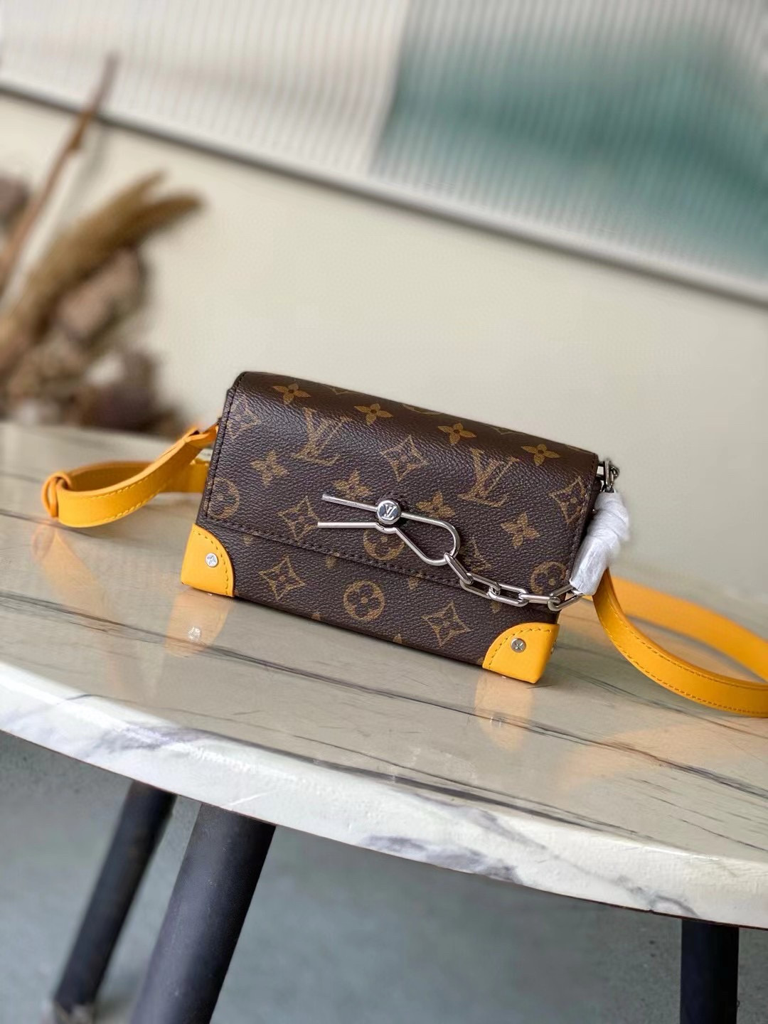 루이비통 M12811 남자가방