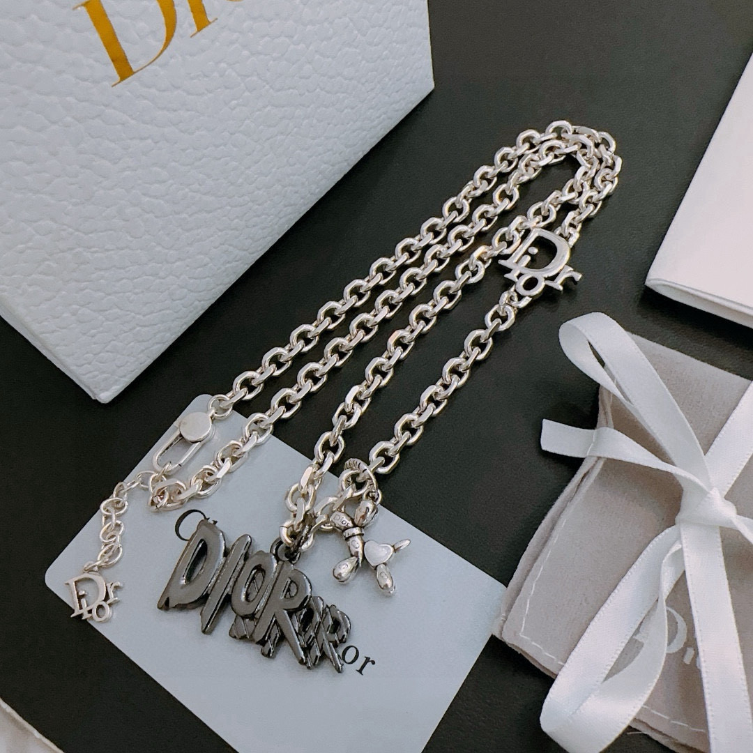 디올 목걸이