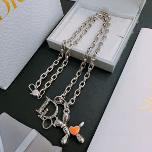 디올 목걸이