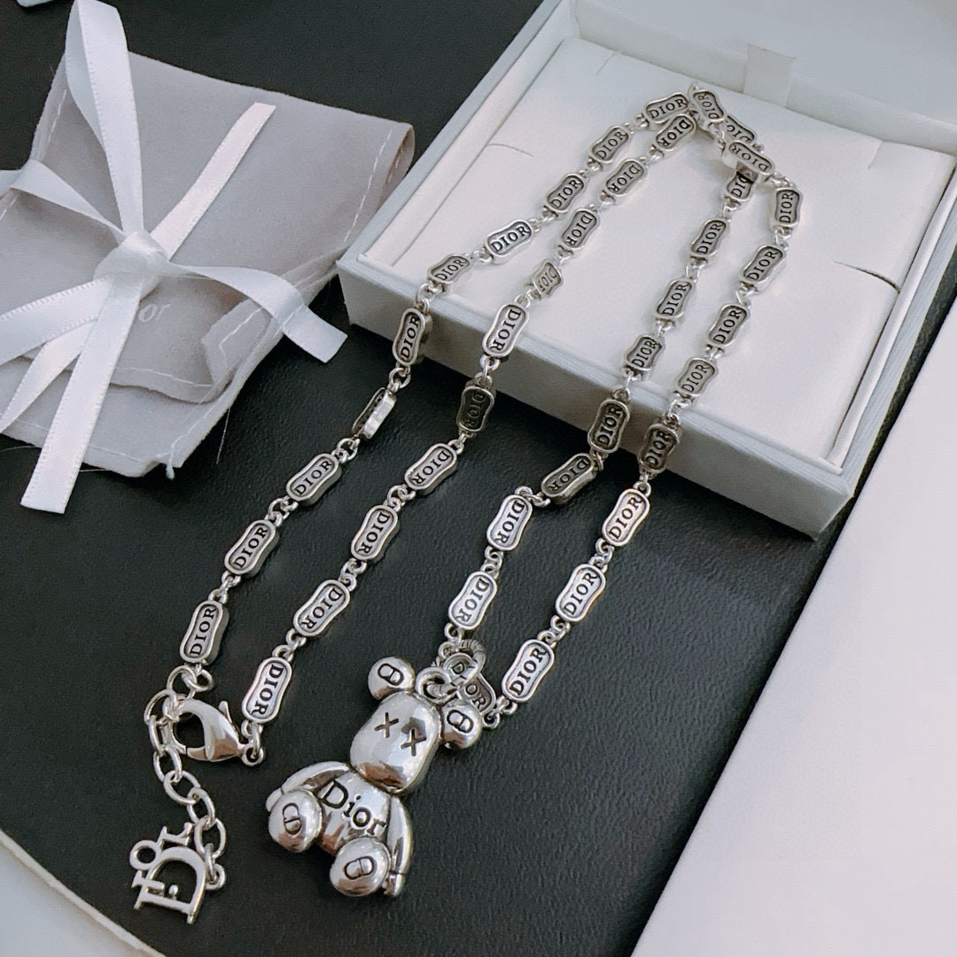 디올 목걸이