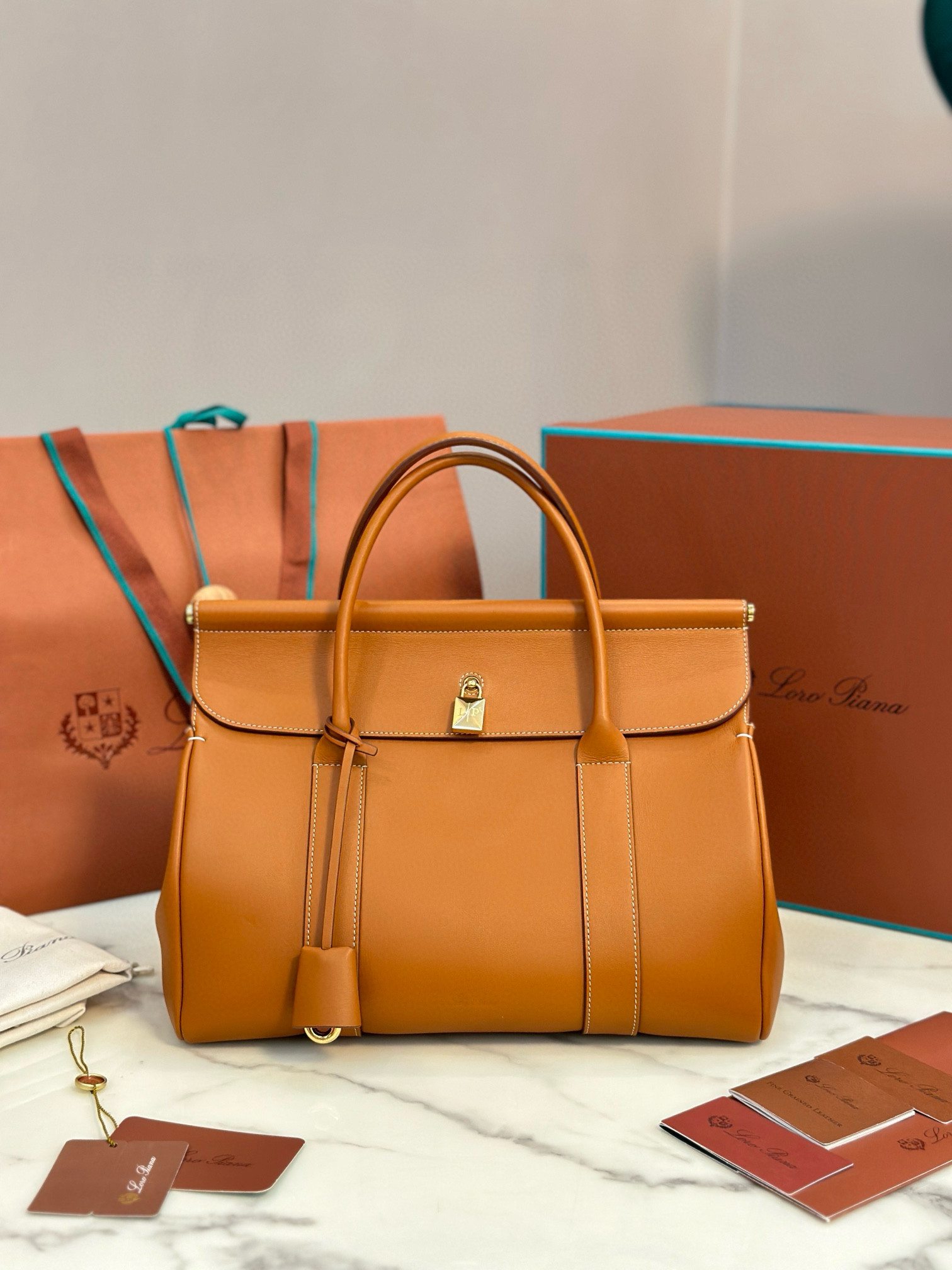 로로피아나 여자가방