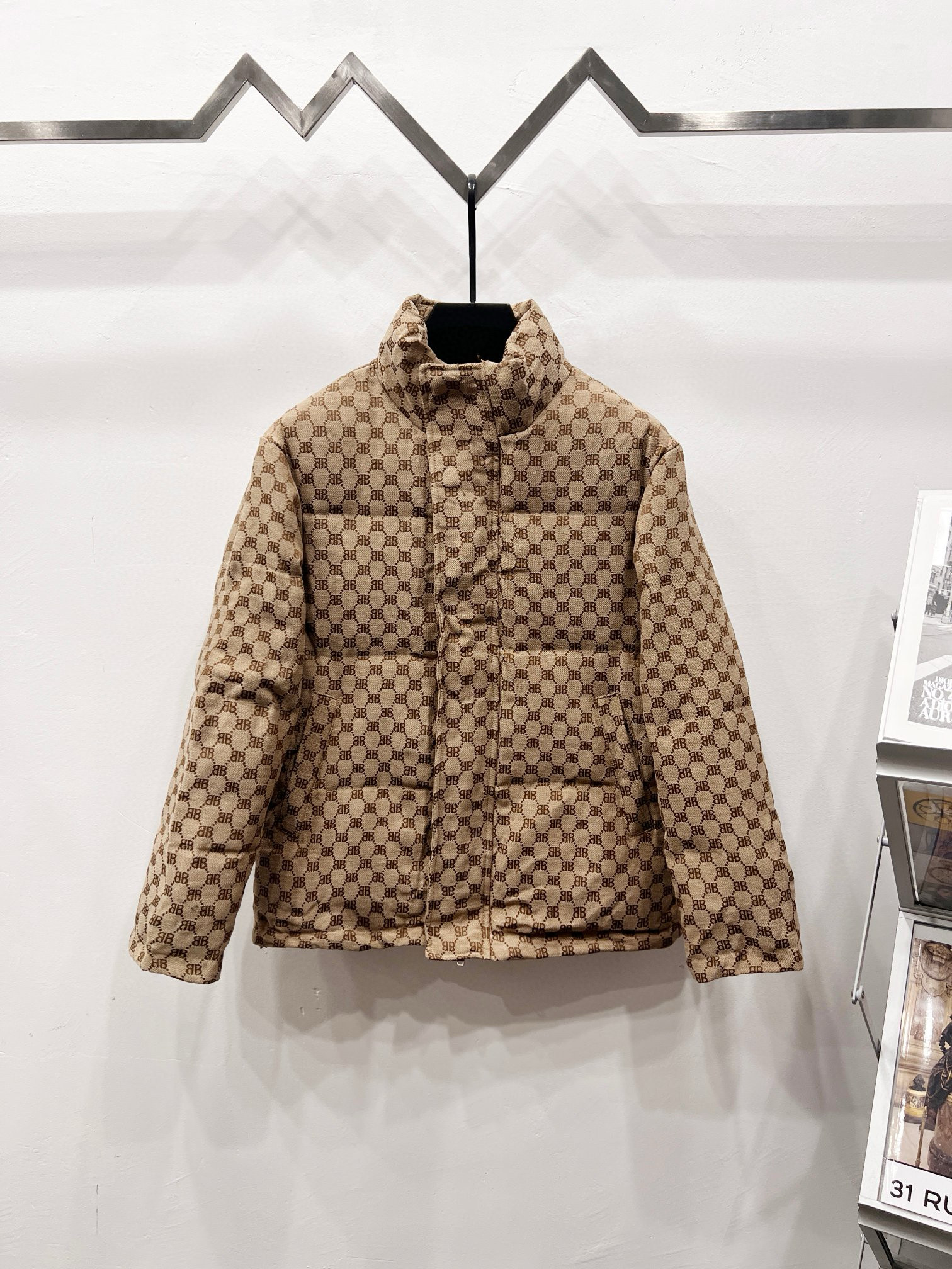 발렌시아가 남자 패딩