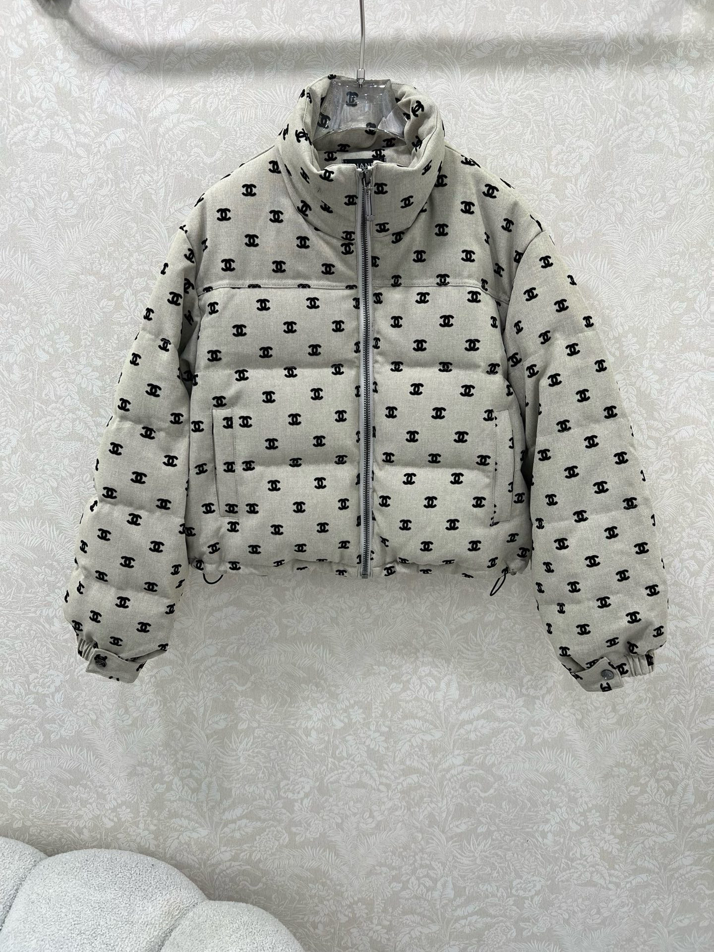 샤넬 여자 패딩