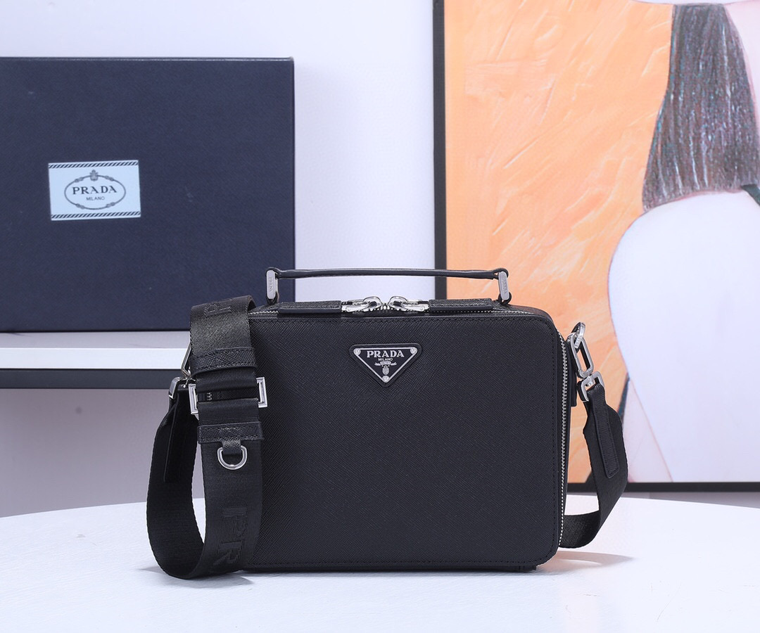 프라다 남자가방 2VH069
