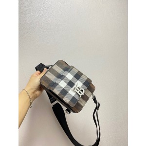 버버리 남자 크로스백