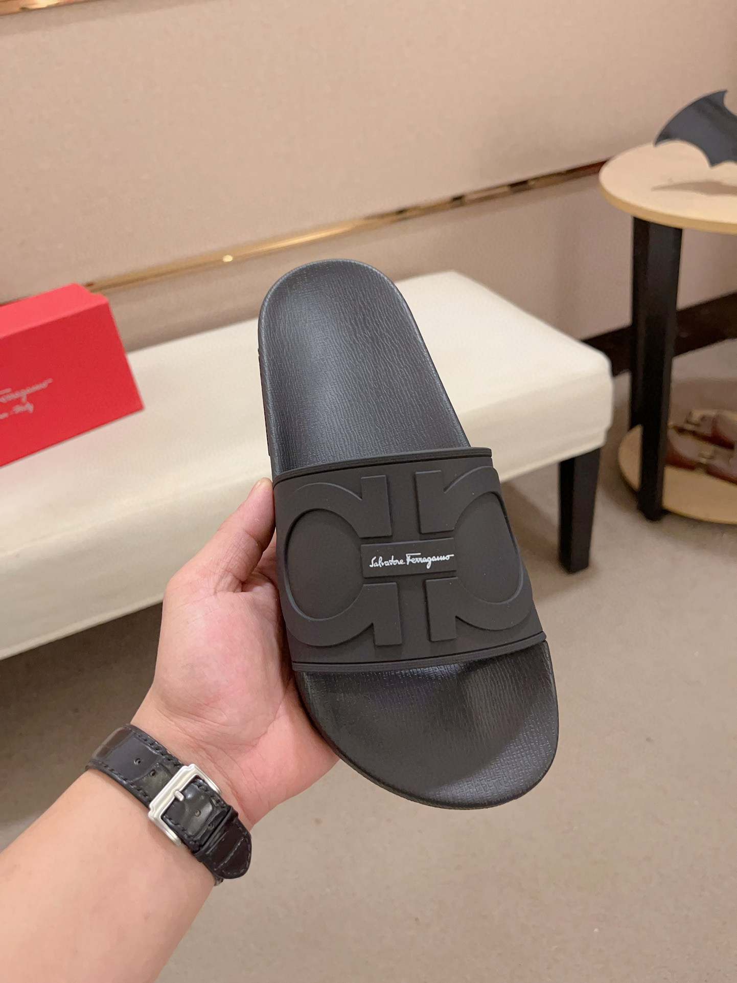 살바토레 페라가모 남자 슬리퍼