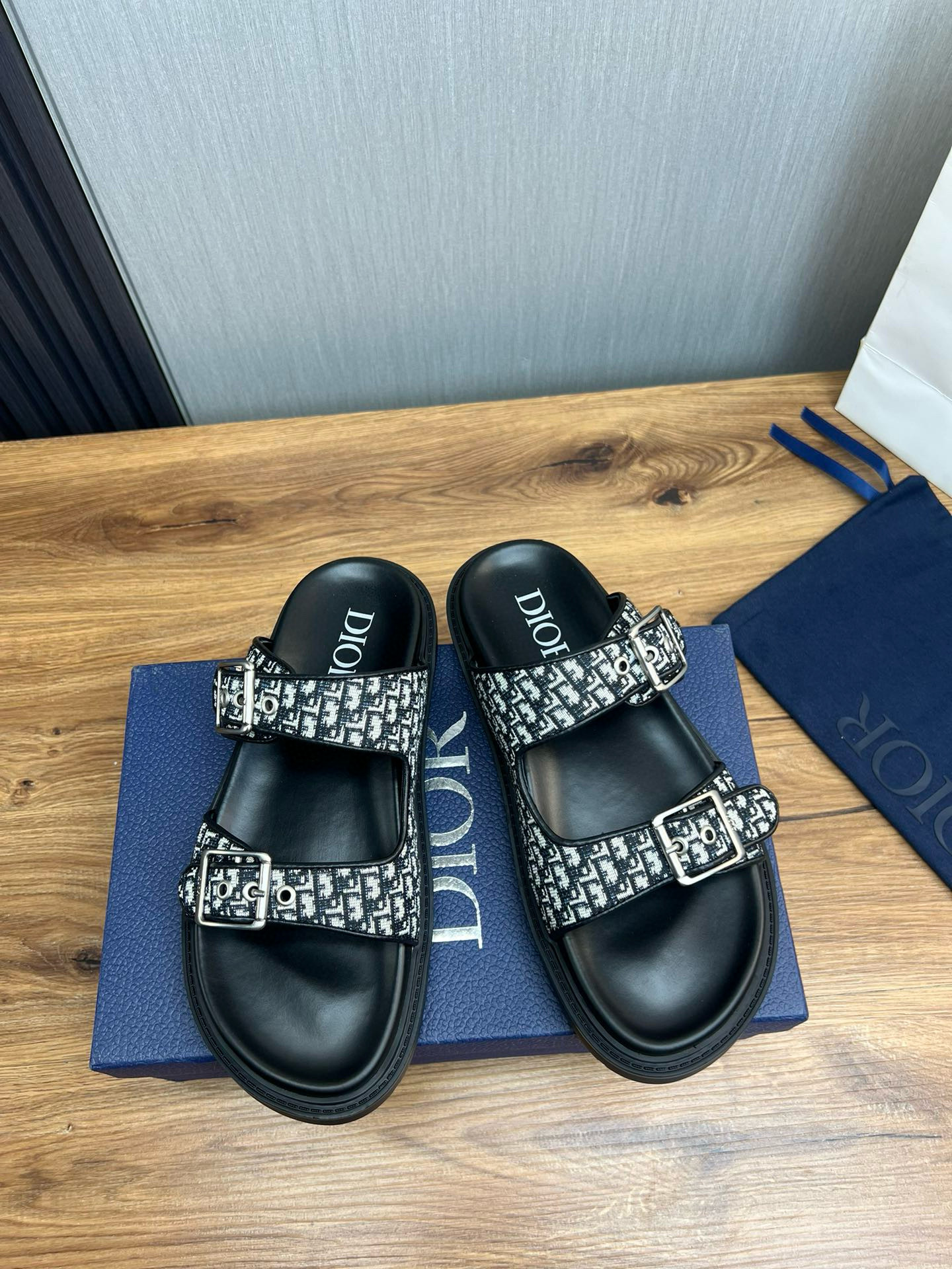 디올 남자 슬리퍼