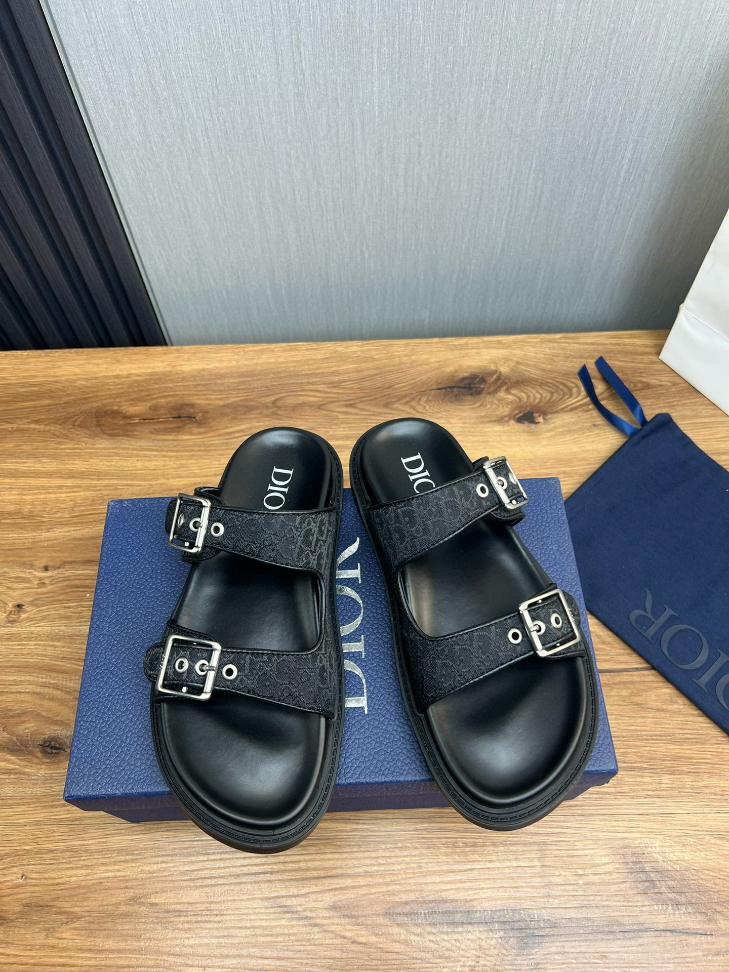 디올 남자 슬리퍼