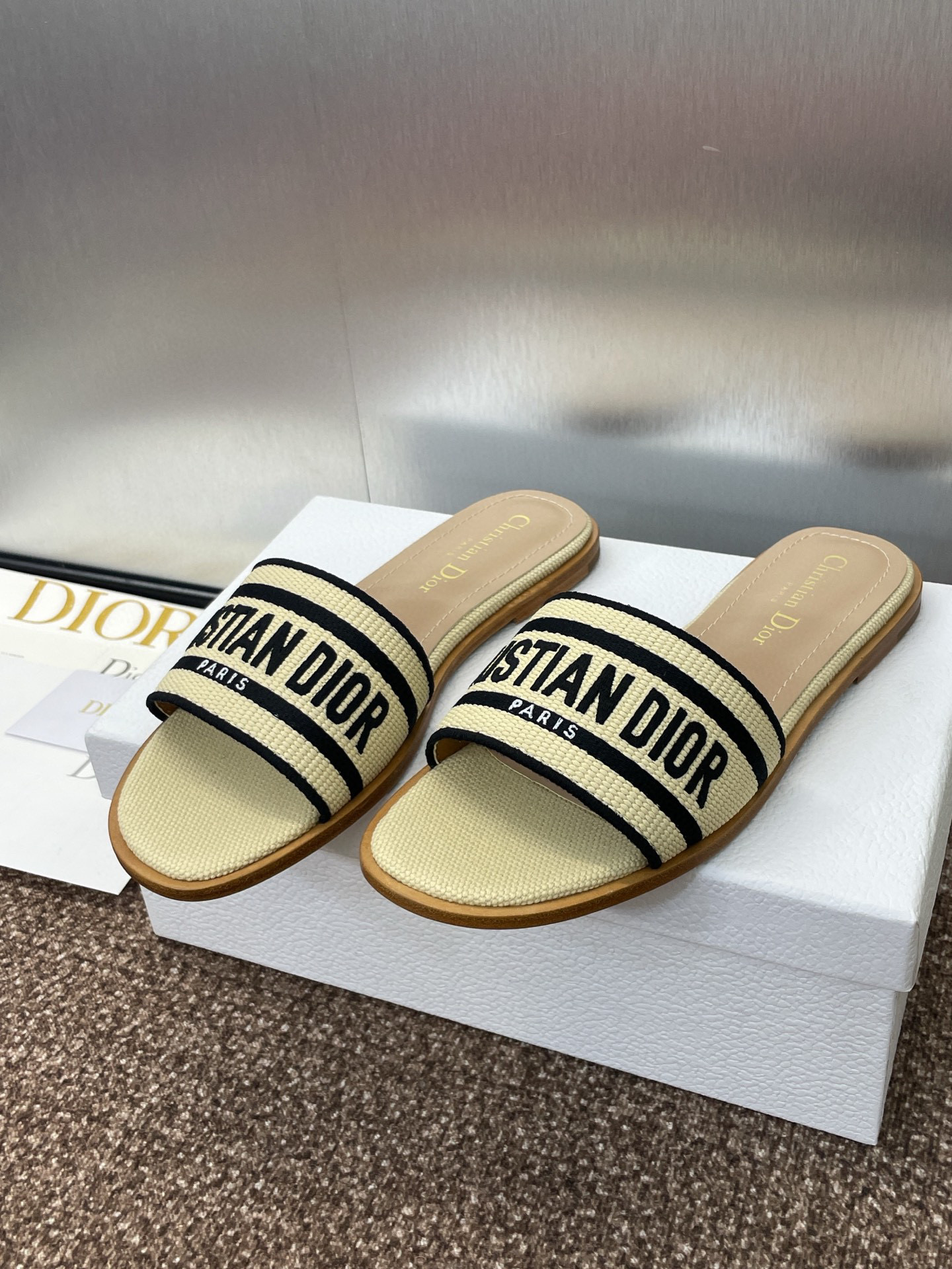 디올 여자 슬리퍼