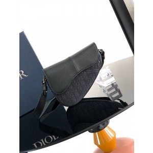 디올 남자가방