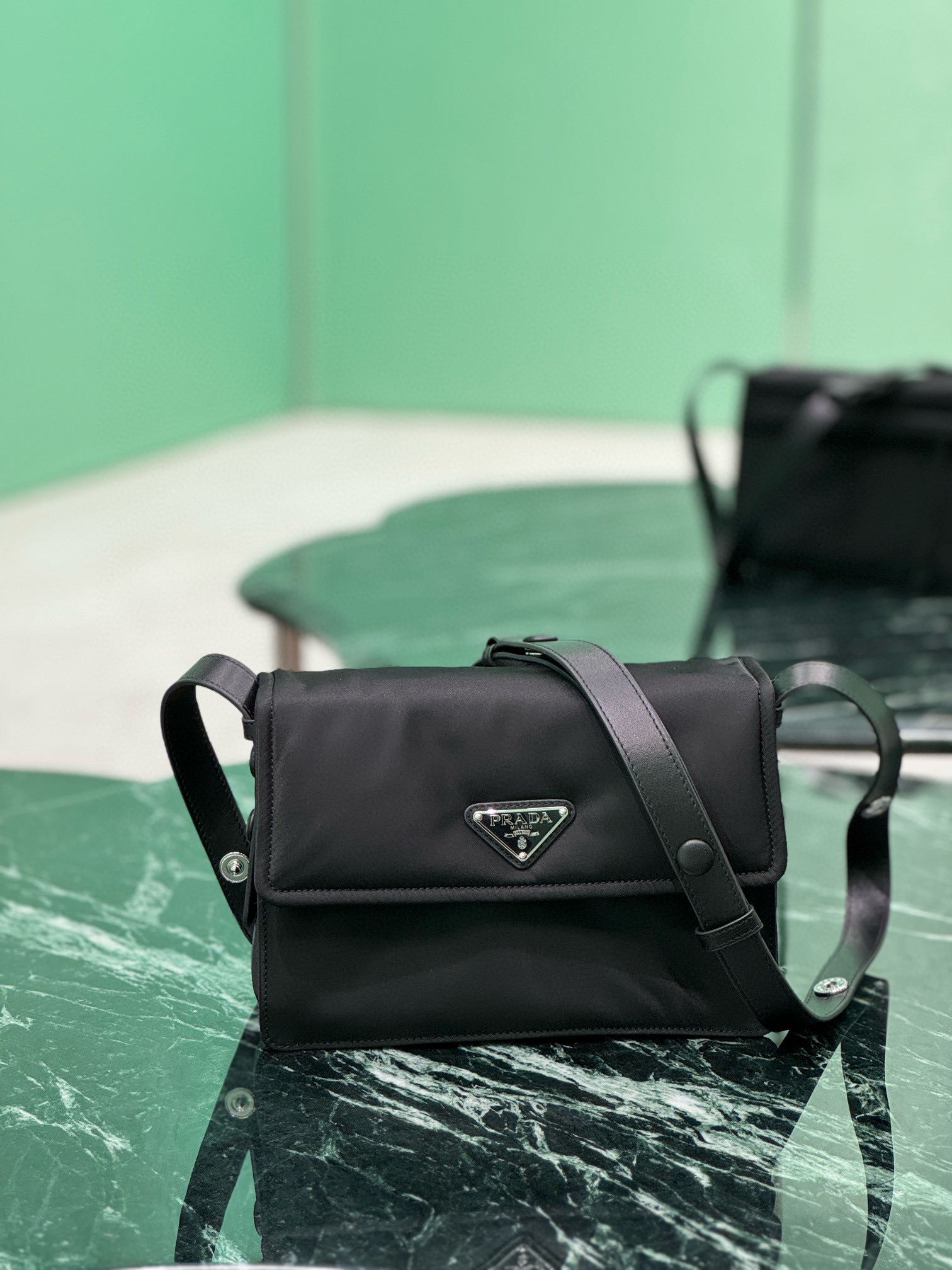 프라다 패디드 스몰 리나일론 숄더백 1BD313 남녀공용가방