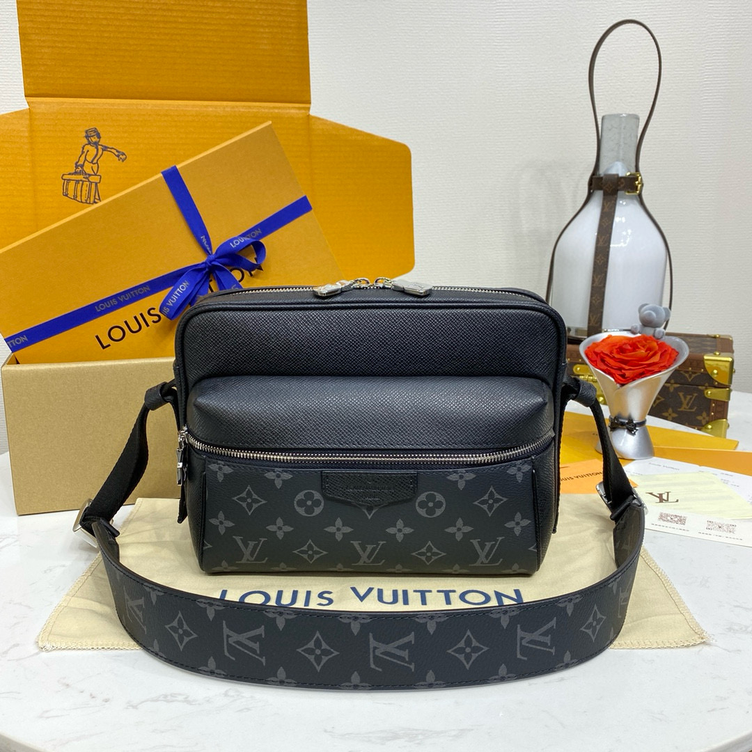 루이비통 M30233 남자가방