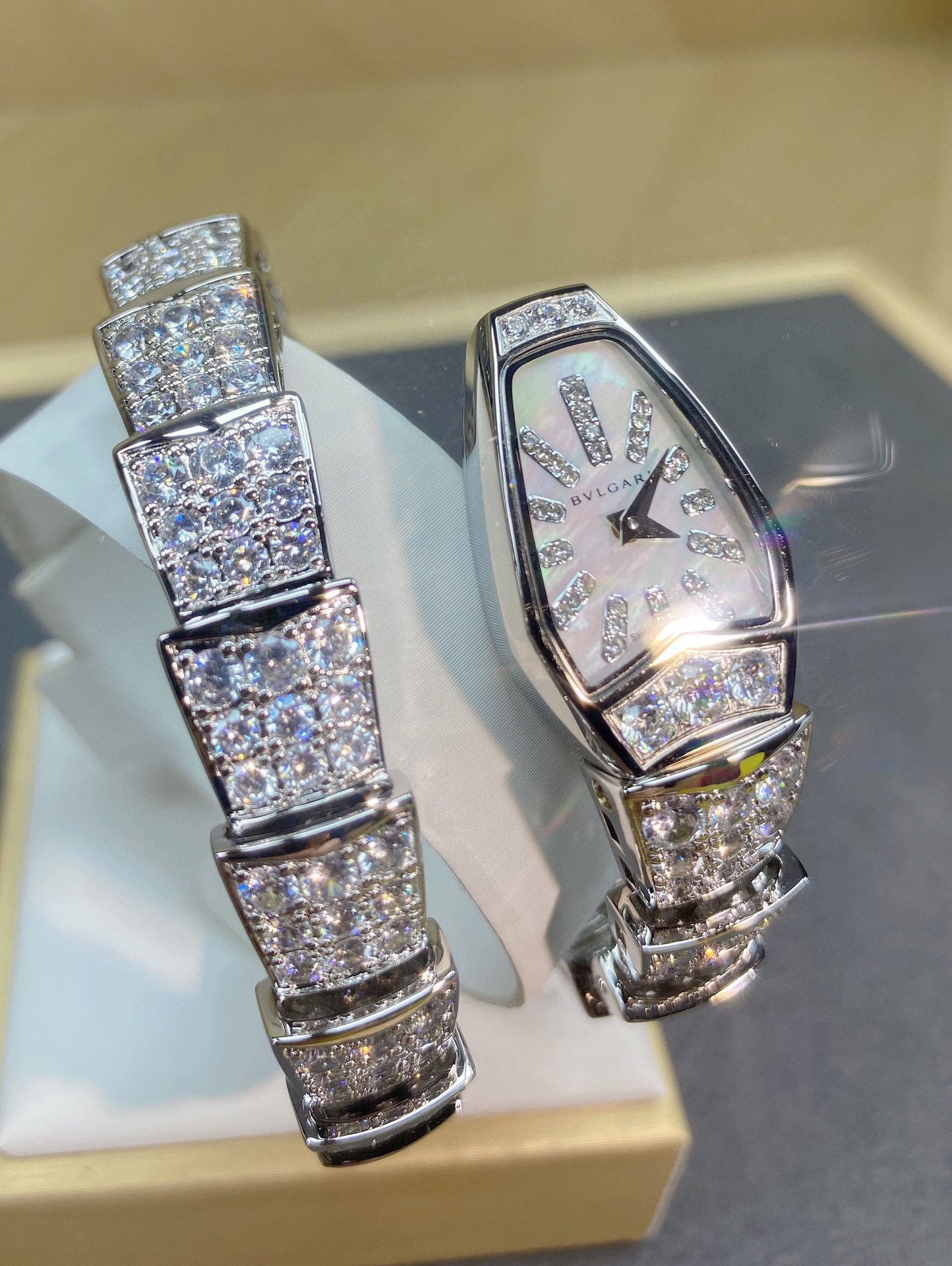 불가리 미러급 여자시계