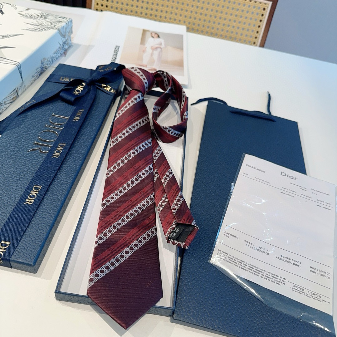 디올 넥타이