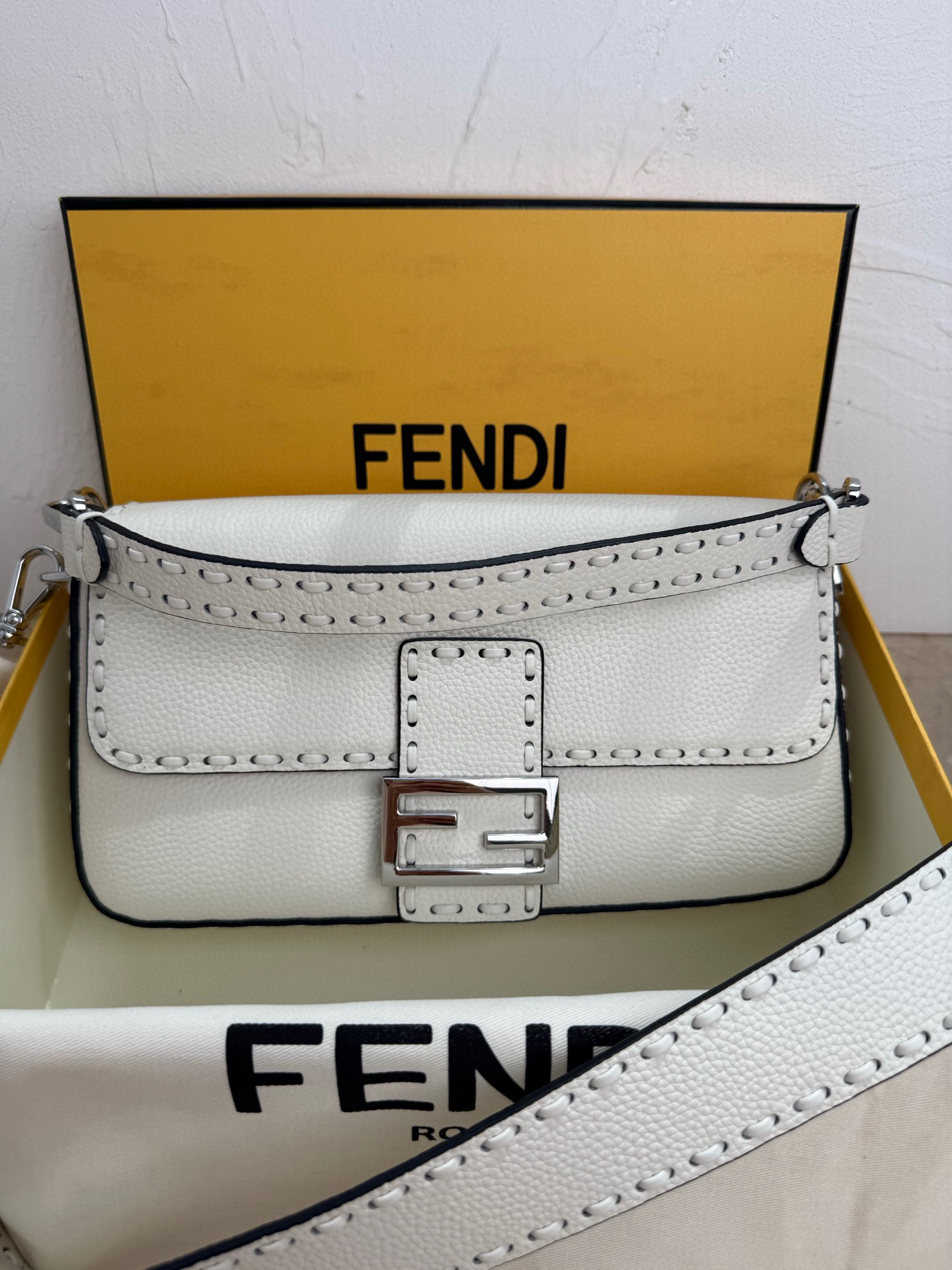 펜디 여자가방 600