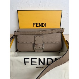 펜디 여자가방 600