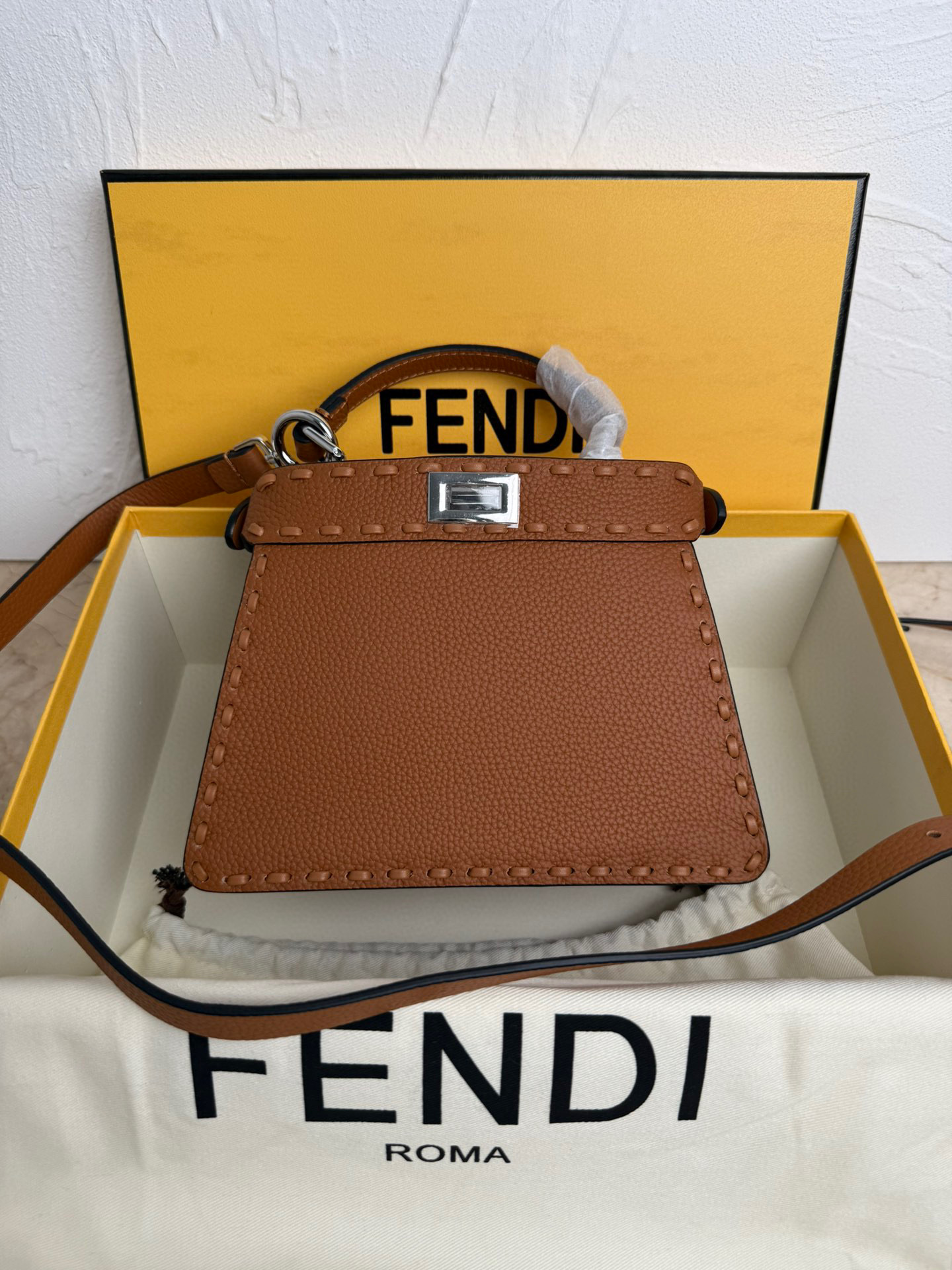 펜디 여자가방 8BN327