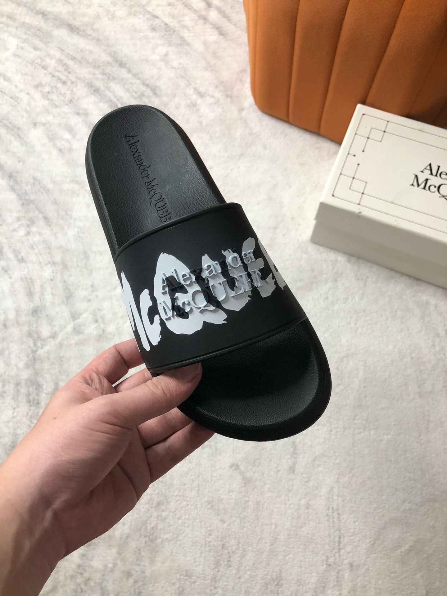 알렉산더 맥퀸 남녀공용 슬리퍼