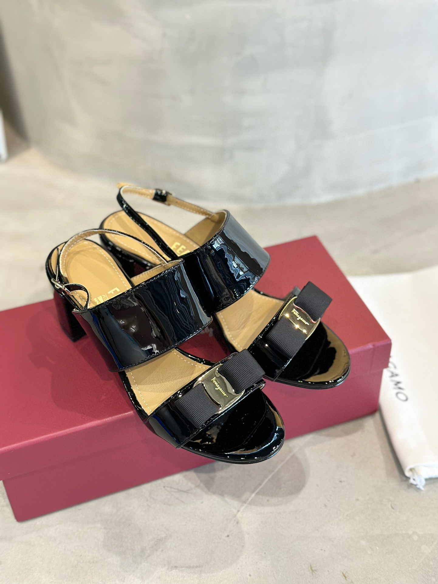 페라가모 5.5cm 여자 샌들