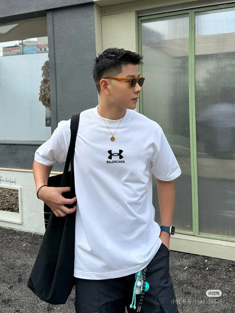 발렌시아가 남녀공용 반팔티