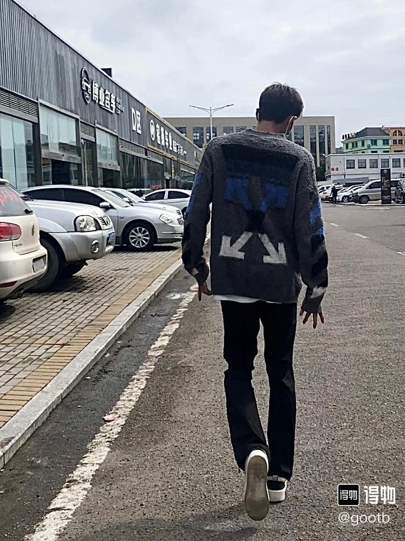 오프화이트 남녀공용 후드티 맨투맨