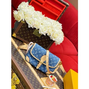 루이비통 M13070 여자가방