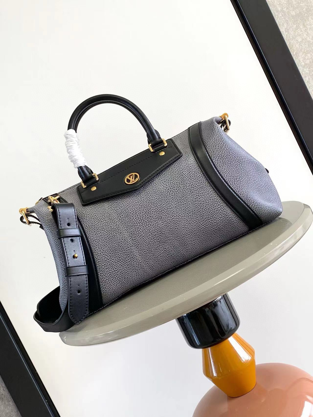 루이비통 M14702 여자가방