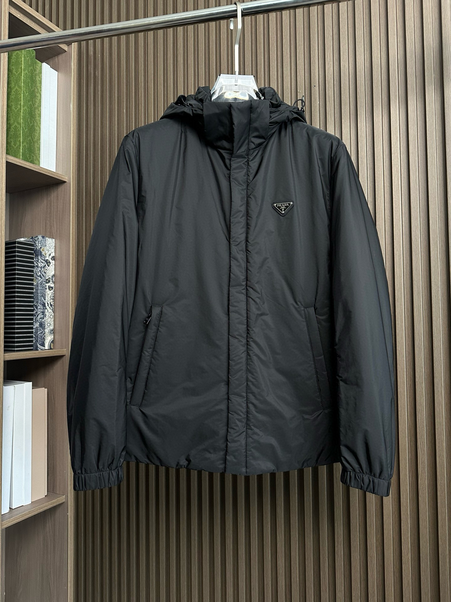 프라다 남자 패딩