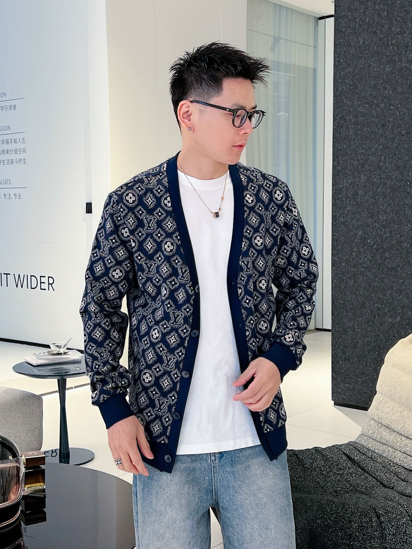 루이비통 남자 가디건