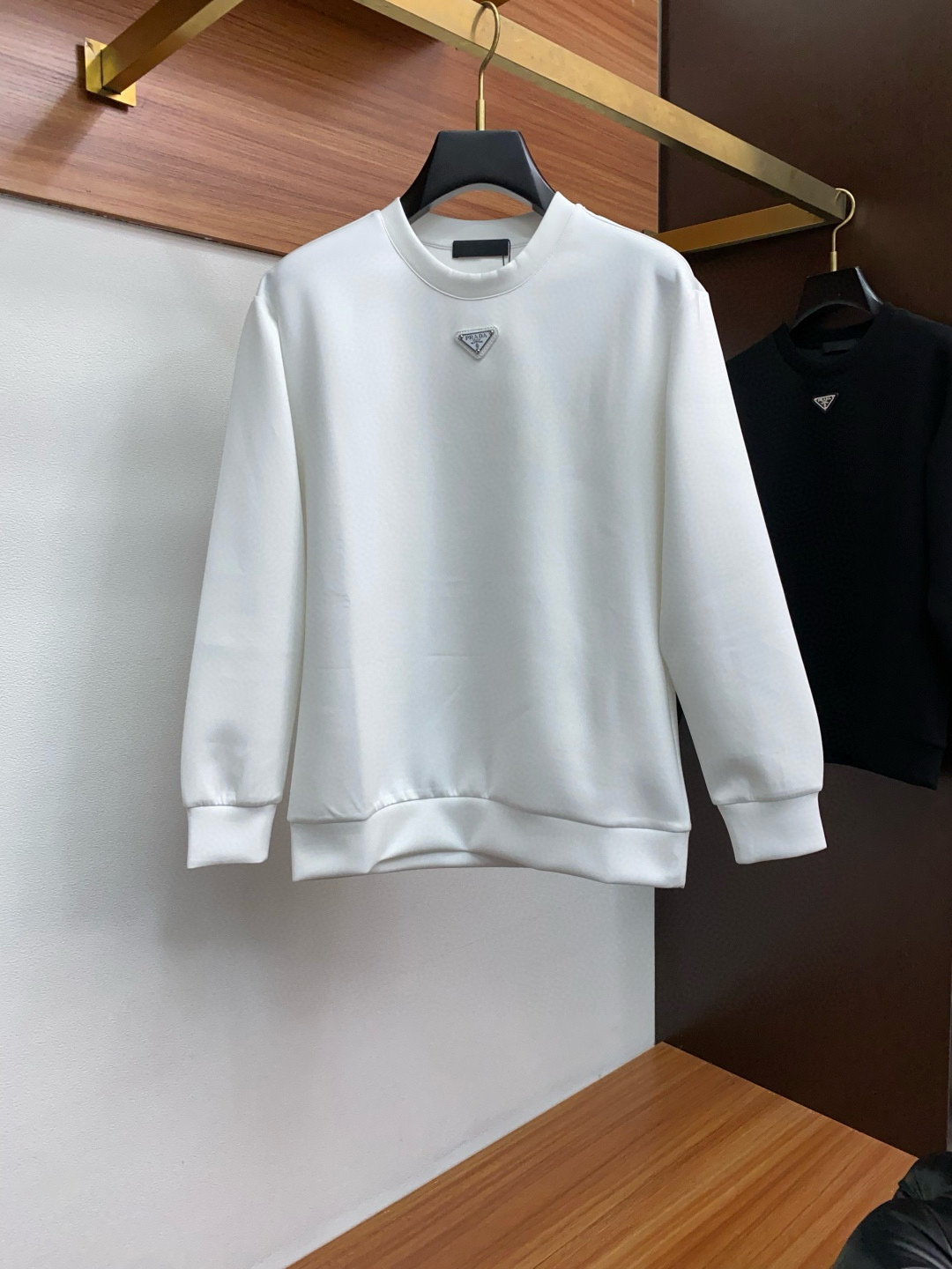 프라다 남자 맨투맨