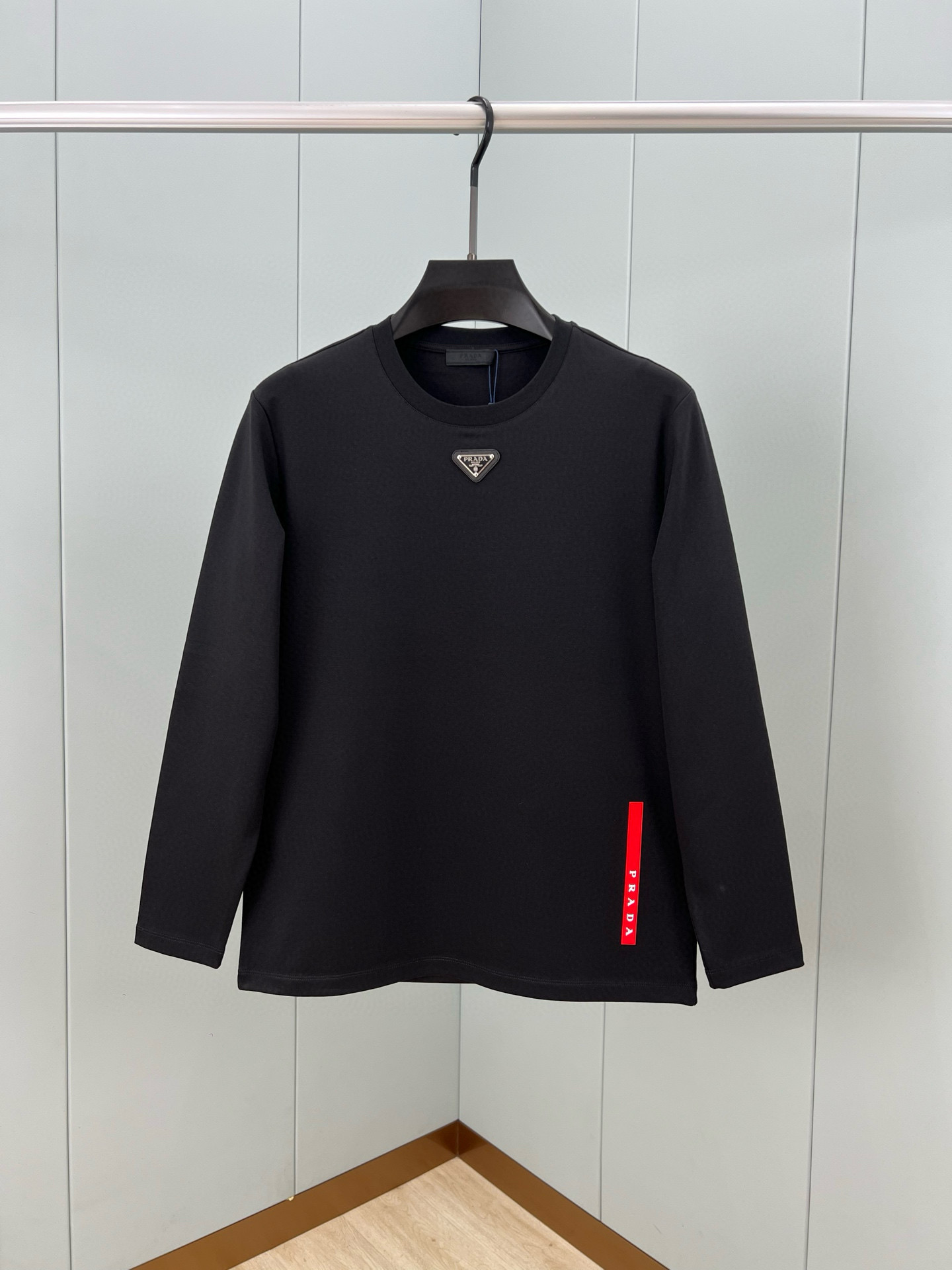 프라다 남자 맨투맨