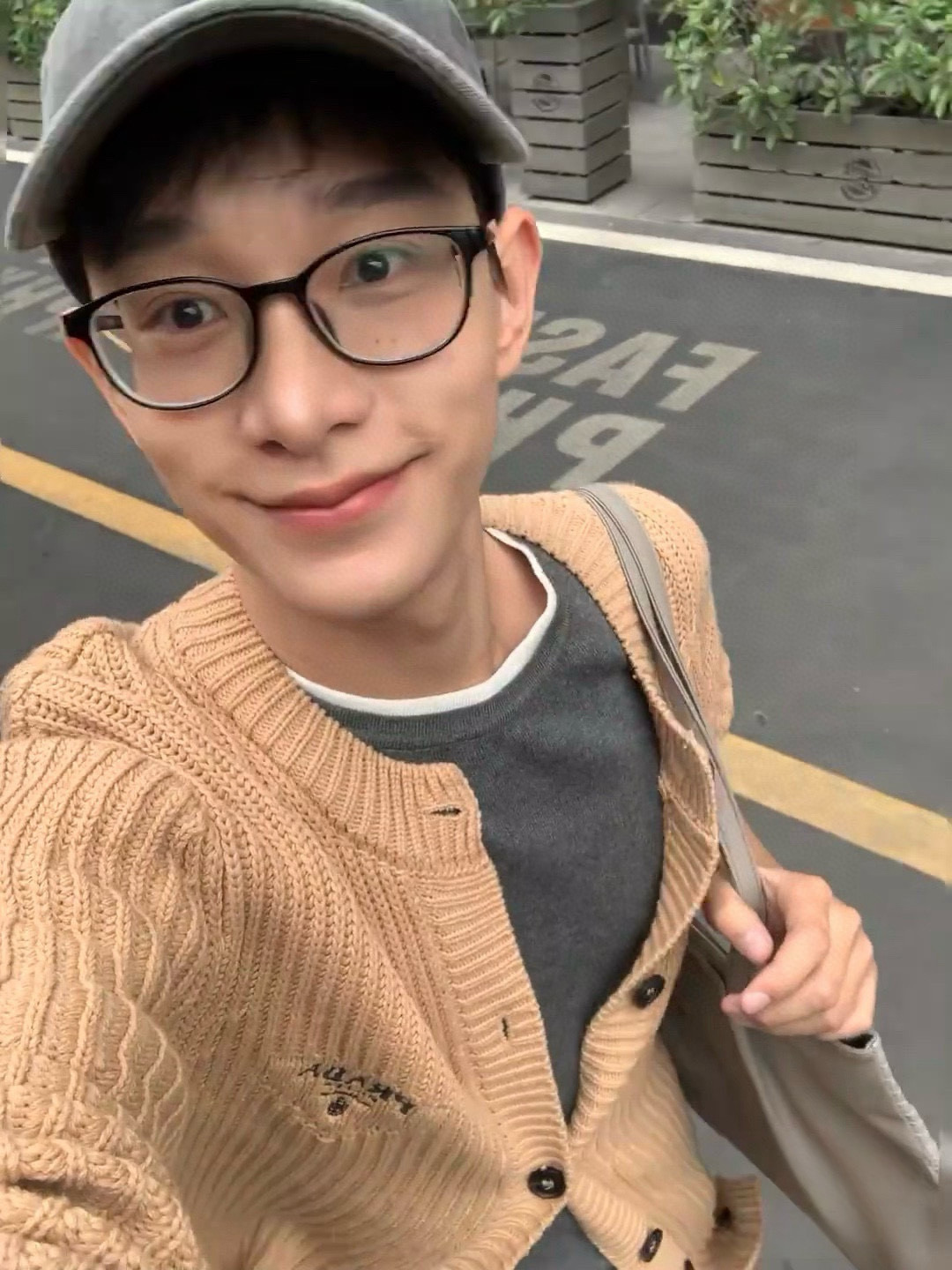 프라다 남자 가디건