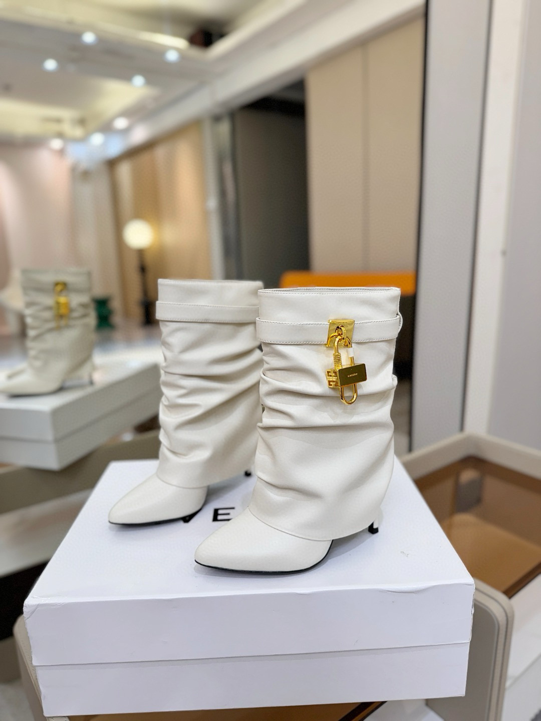 지방시 10CM 여자 부츠