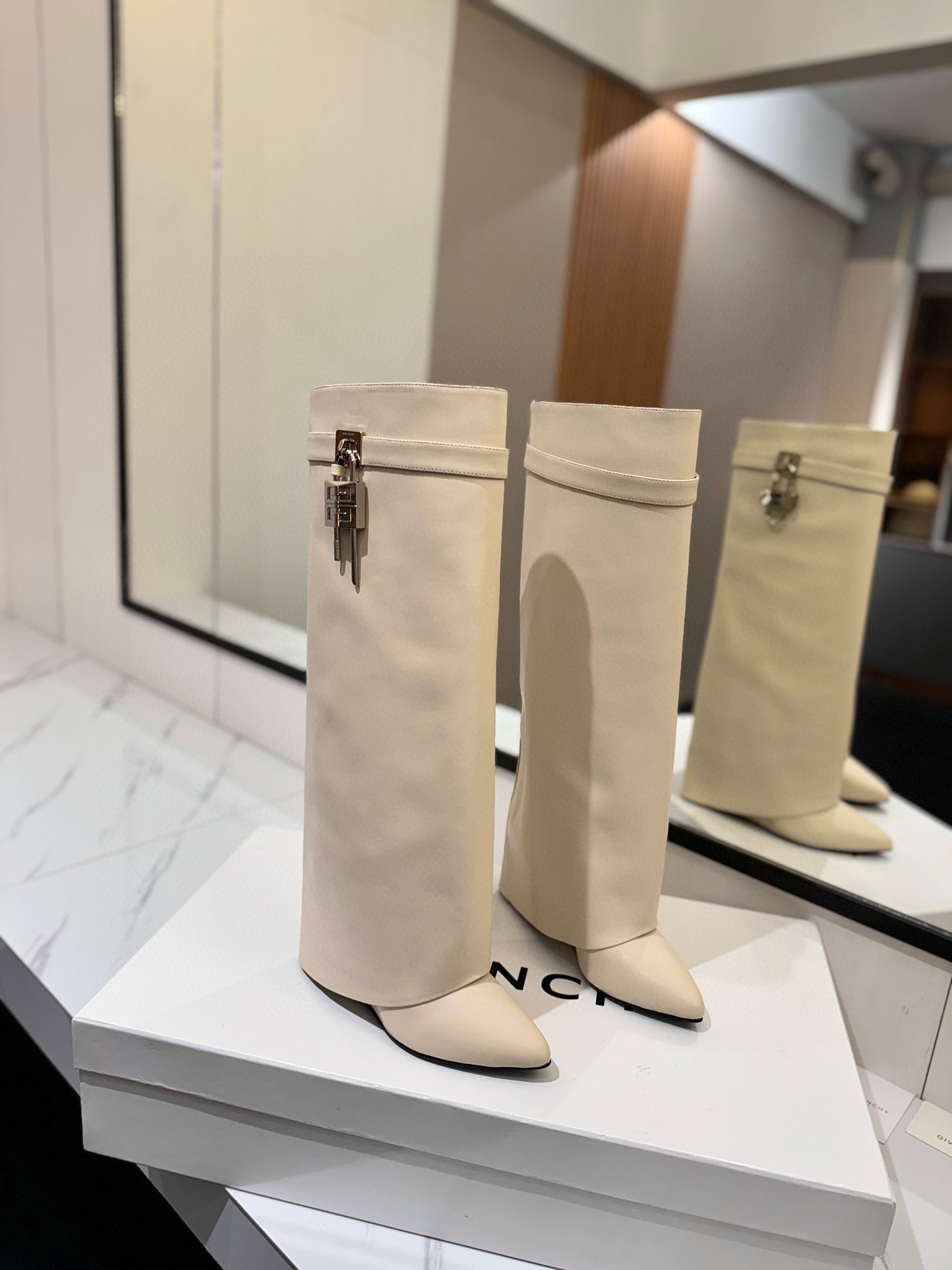 지방시 8.5CM 여자 부츠